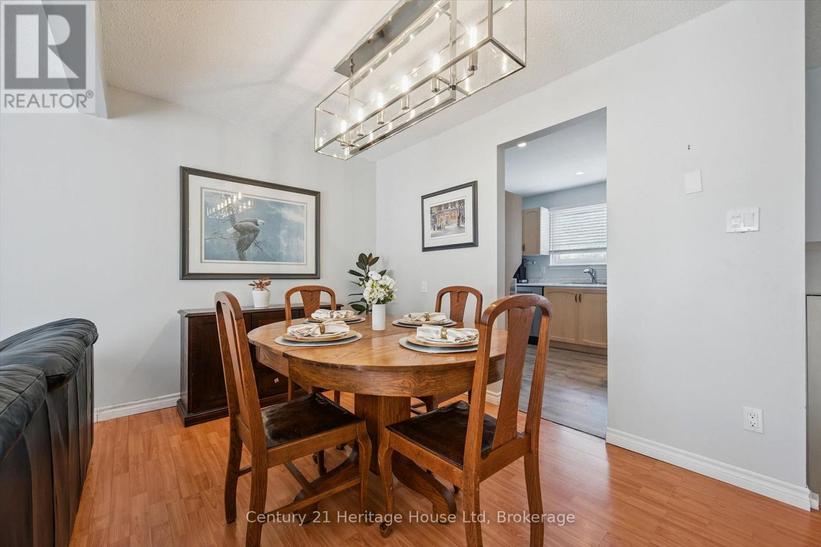201 SILVERCREEK 15 PARKWAY N - 7