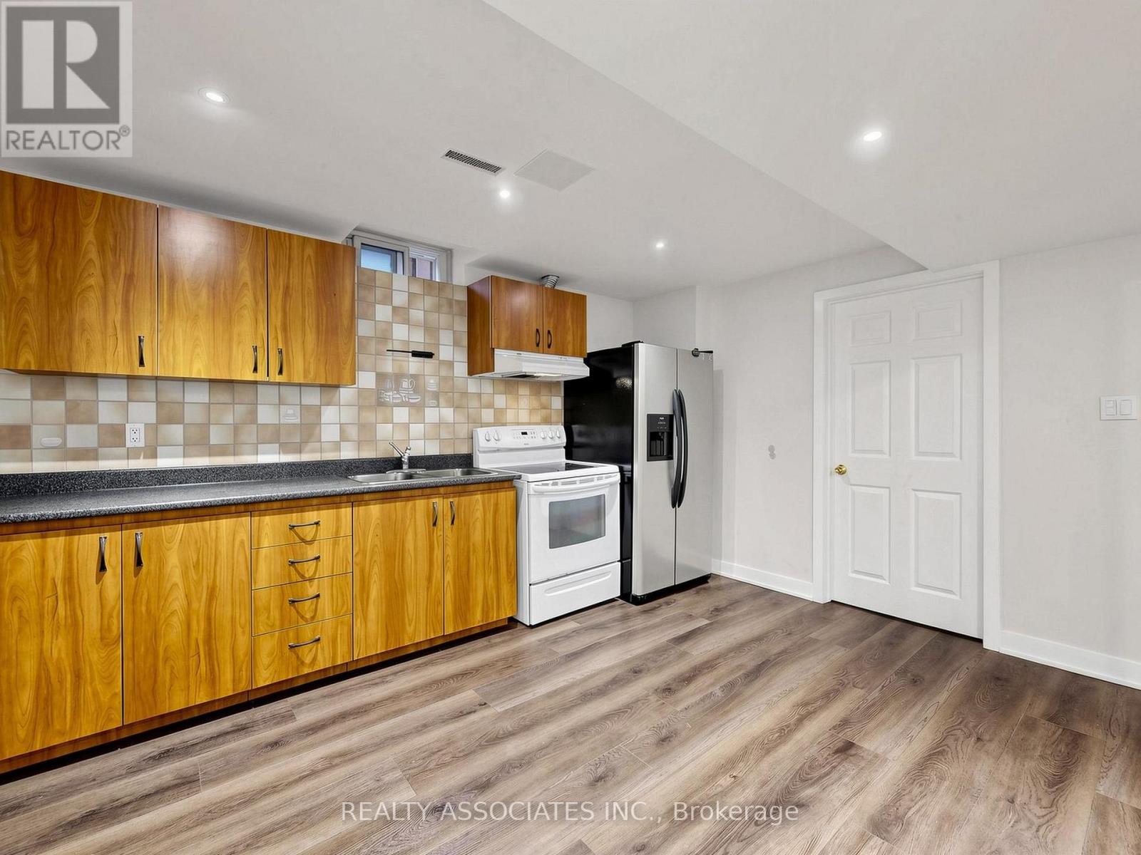 96 ZINNIA PLACE S - Image 32