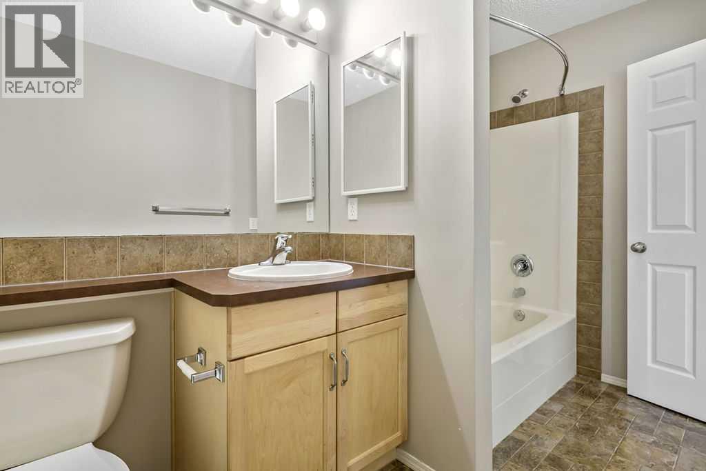 280 Panora Close NW - 24