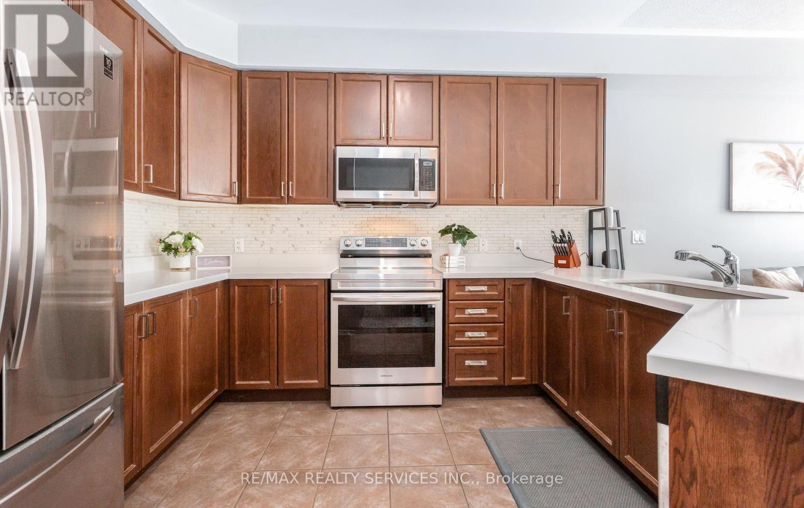 #90 651 FARMSTEAD DRIVE - 14