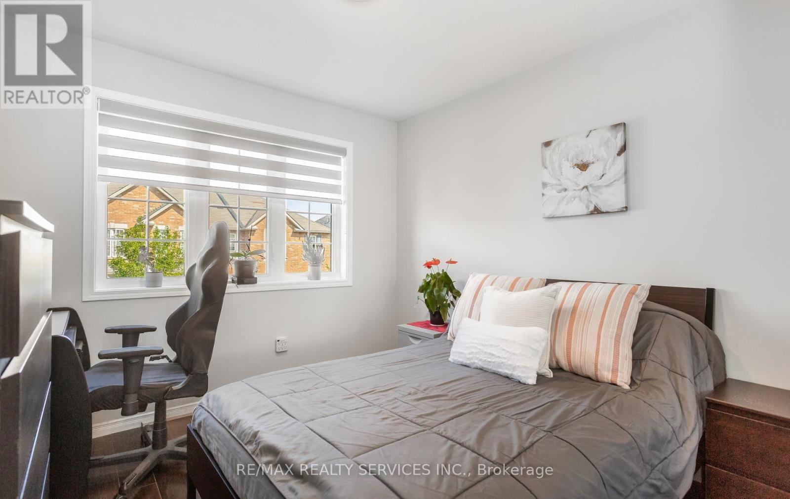 #90 651 FARMSTEAD DRIVE - 29