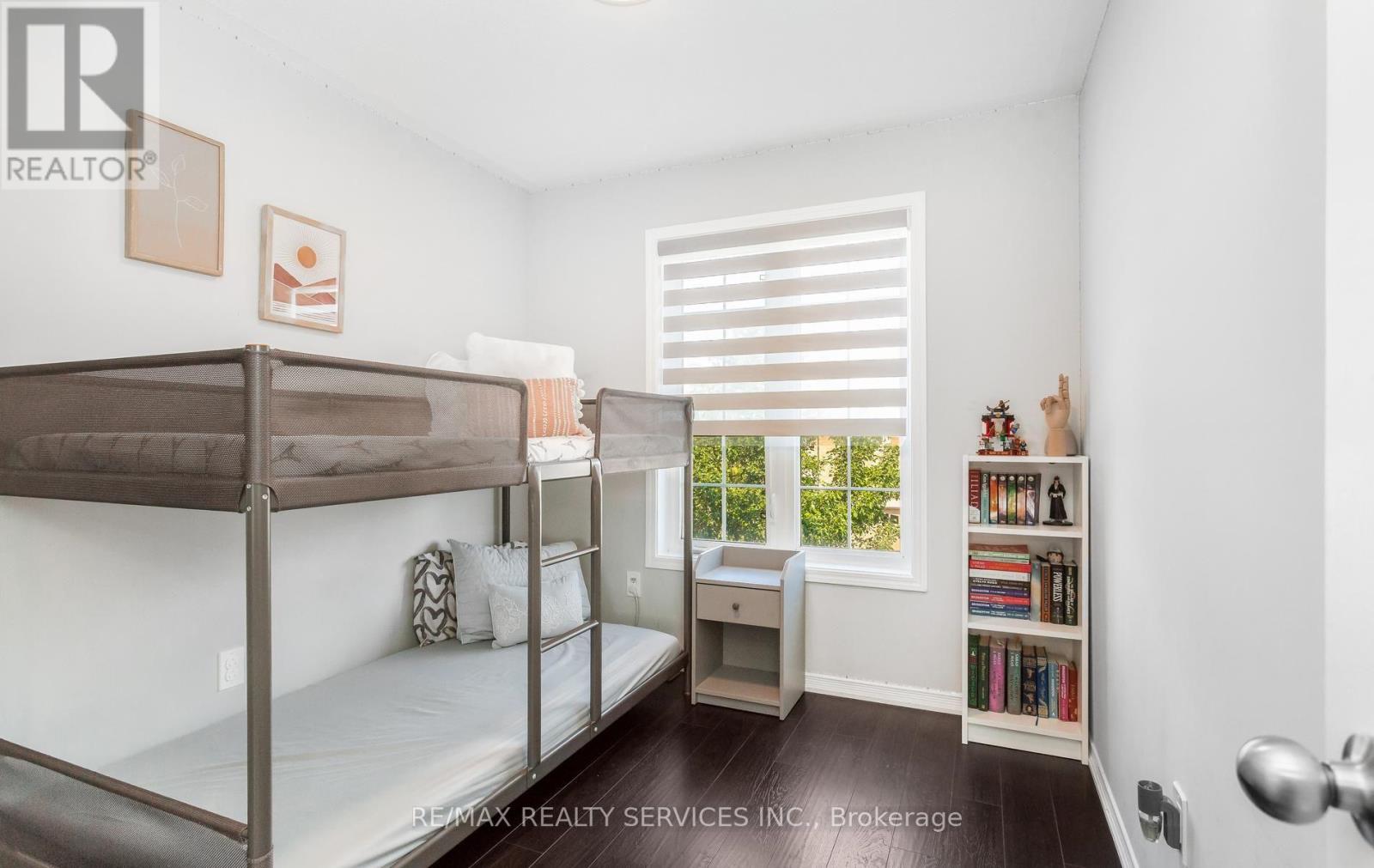 #90 651 FARMSTEAD DRIVE - 32