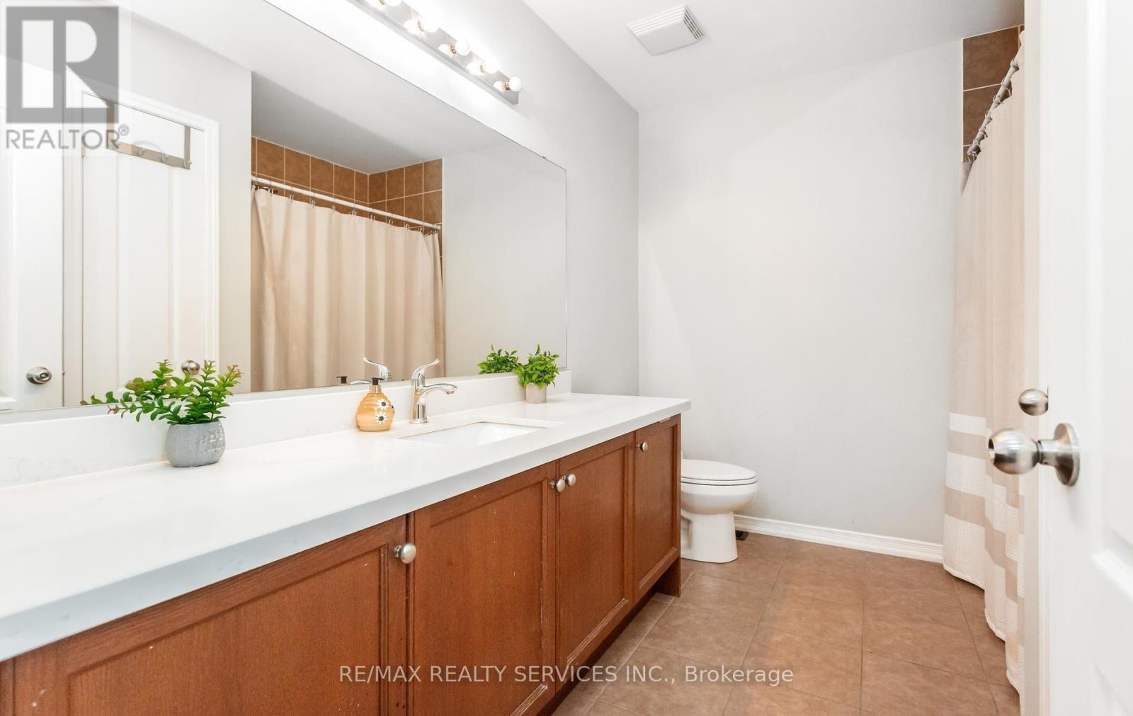 #90 651 FARMSTEAD DRIVE - 33