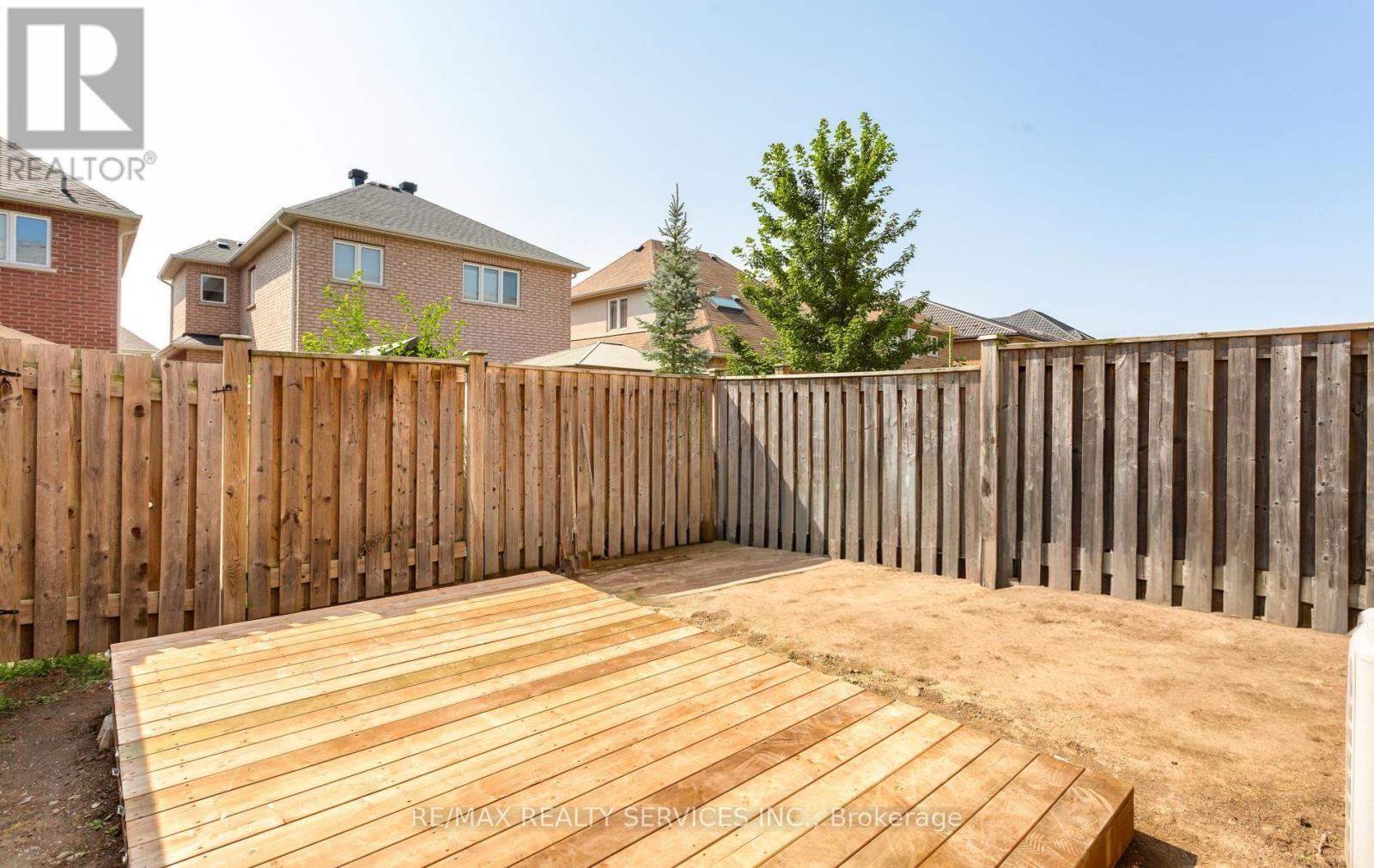 #90 651 FARMSTEAD DRIVE - 35