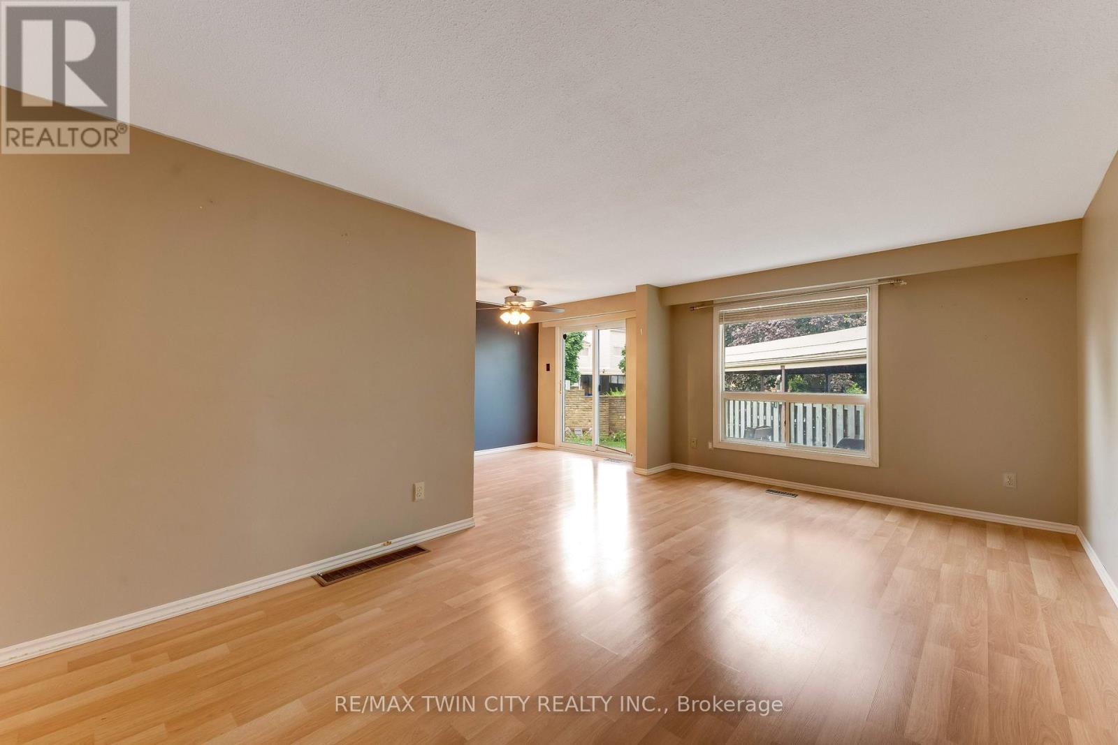 #23 415 MORGAN AVENUE - Image 9