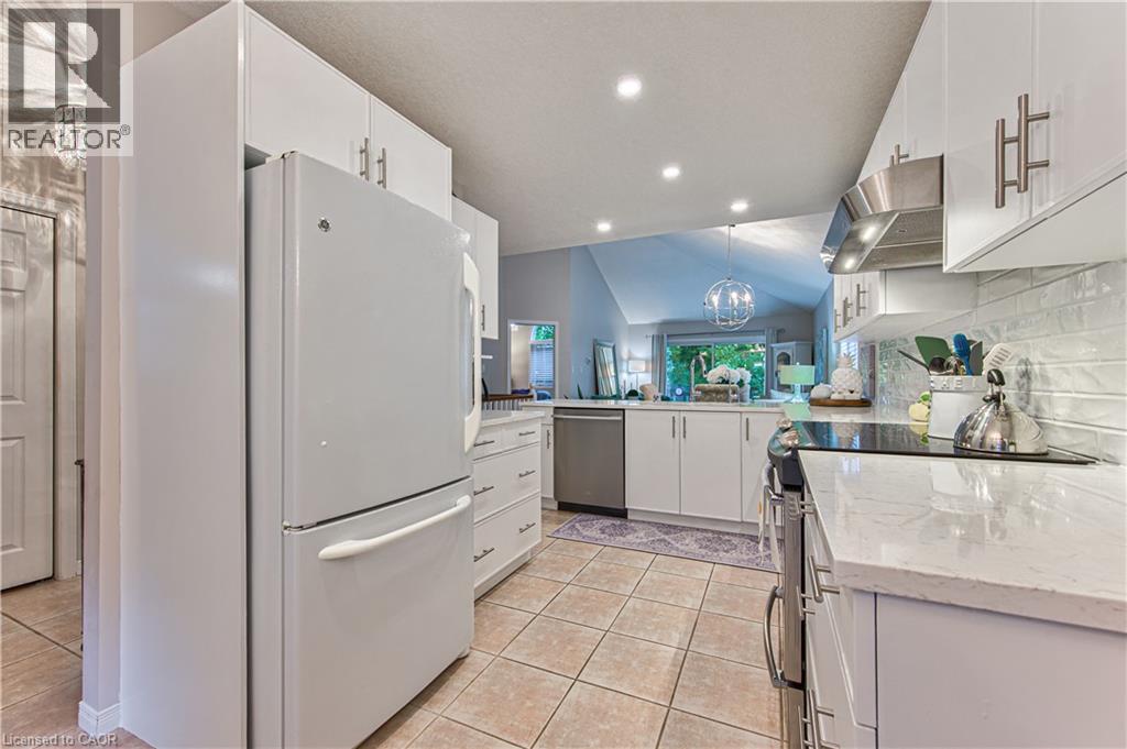 418 SANDBANKS Crescent - Image 14