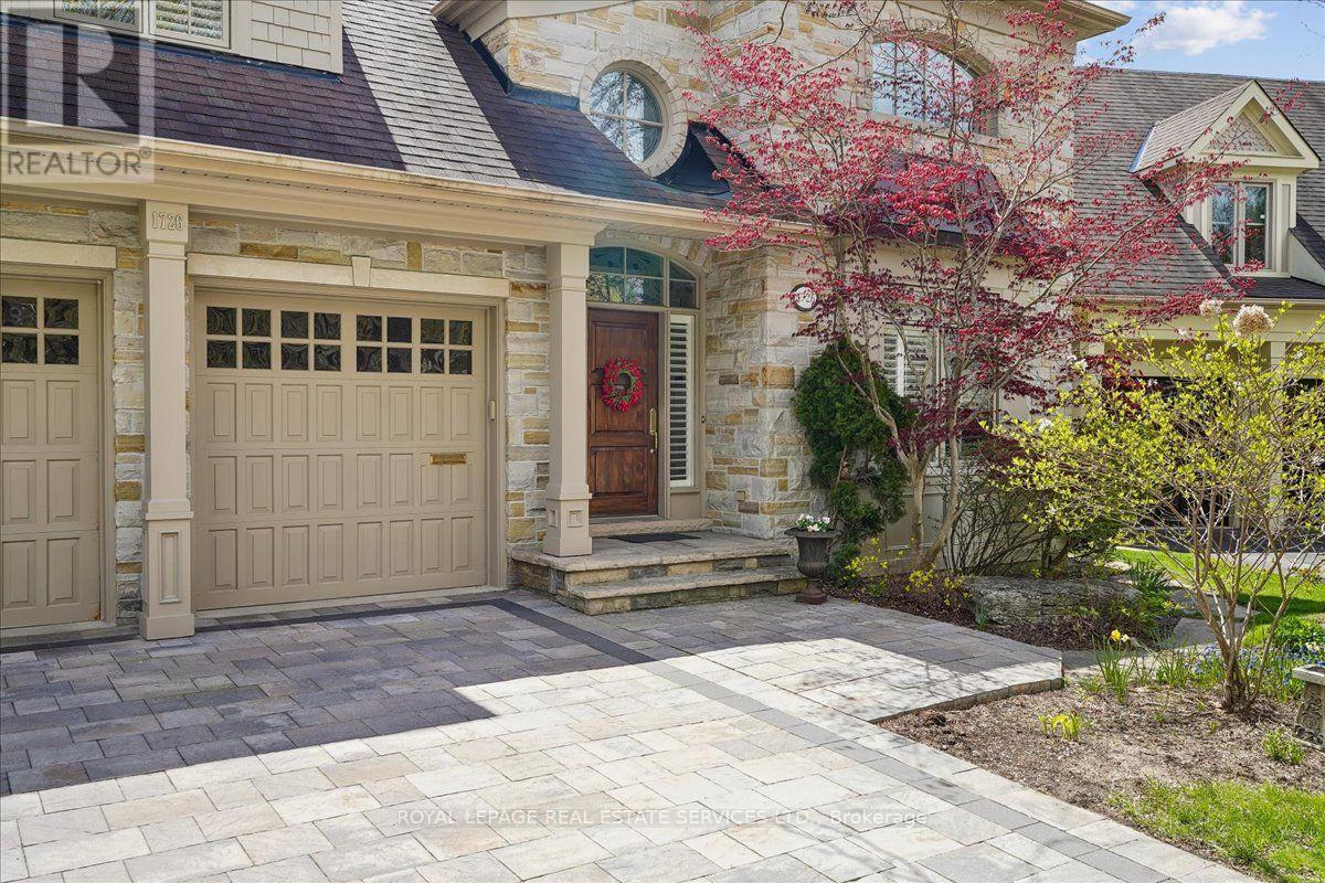 1726 THE PINES - 1