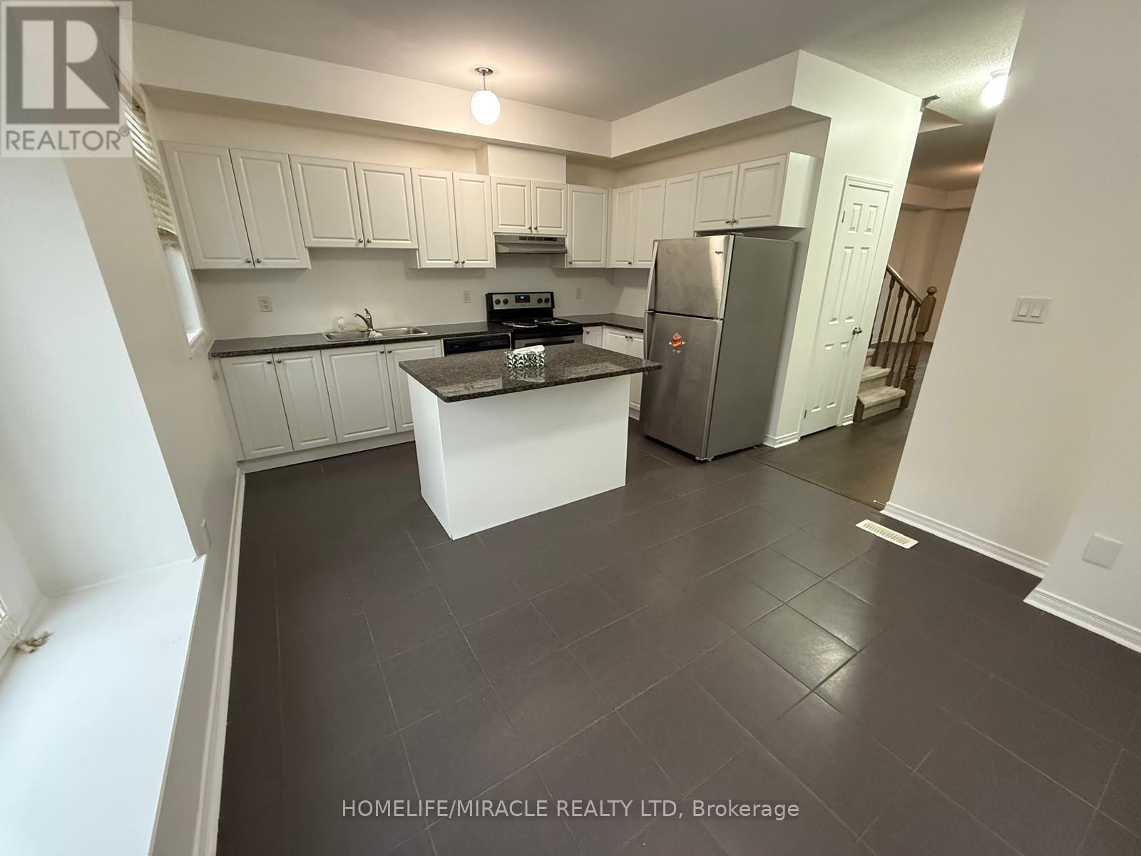 70 HARWOOD AVENUE N - 11
