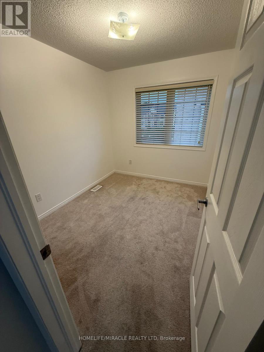 70 HARWOOD AVENUE N - 16