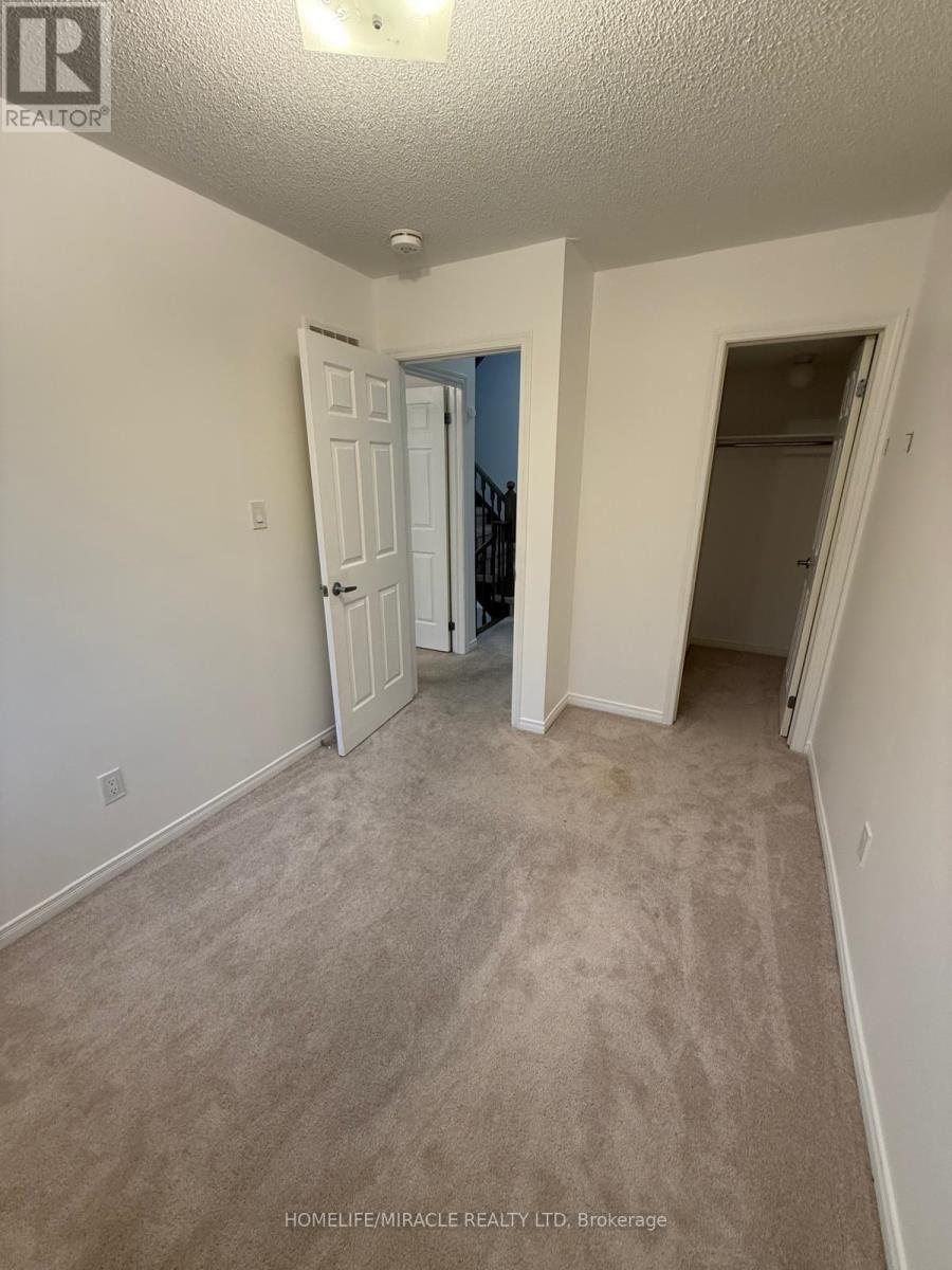 70 HARWOOD AVENUE N - 17