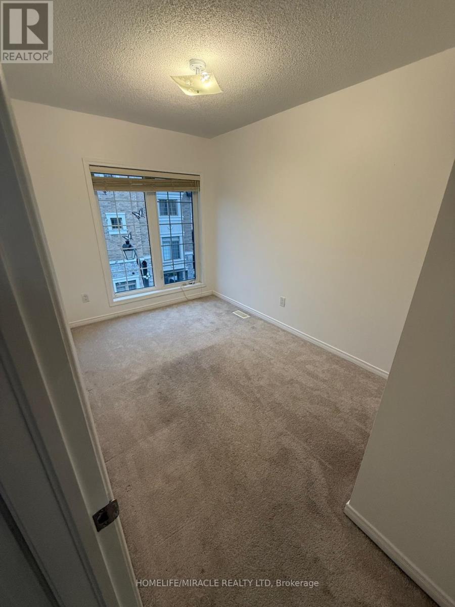 70 HARWOOD AVENUE N - 18