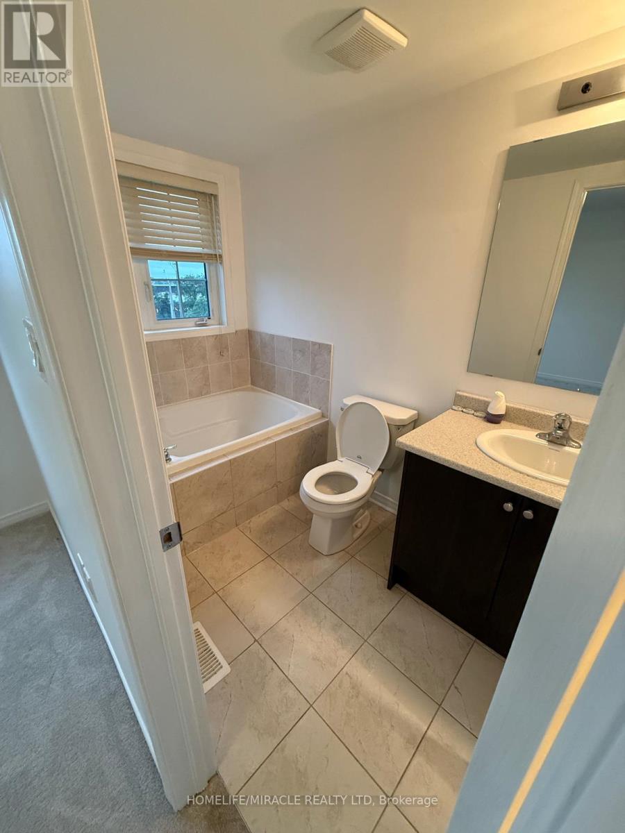 70 HARWOOD AVENUE N - 25