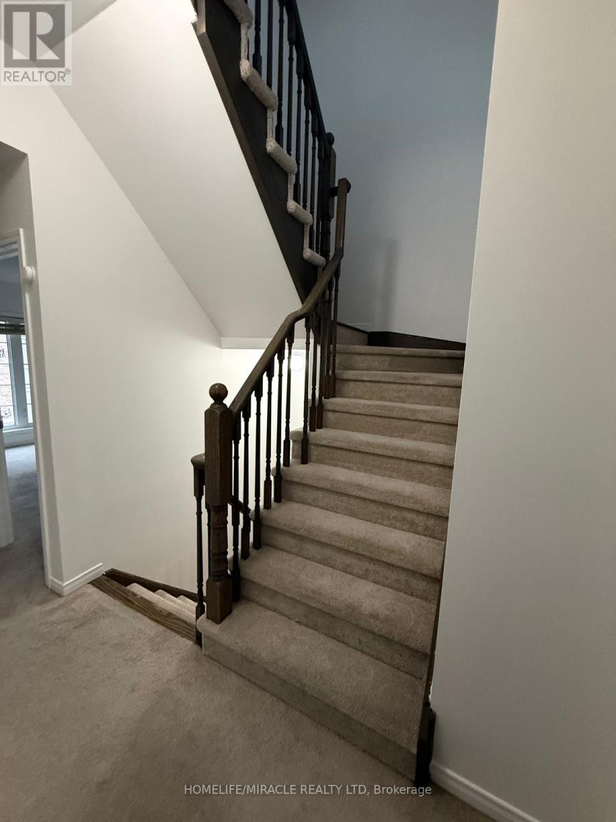 70 HARWOOD AVENUE N - 27