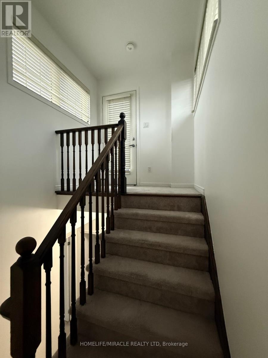 70 HARWOOD AVENUE N - 28