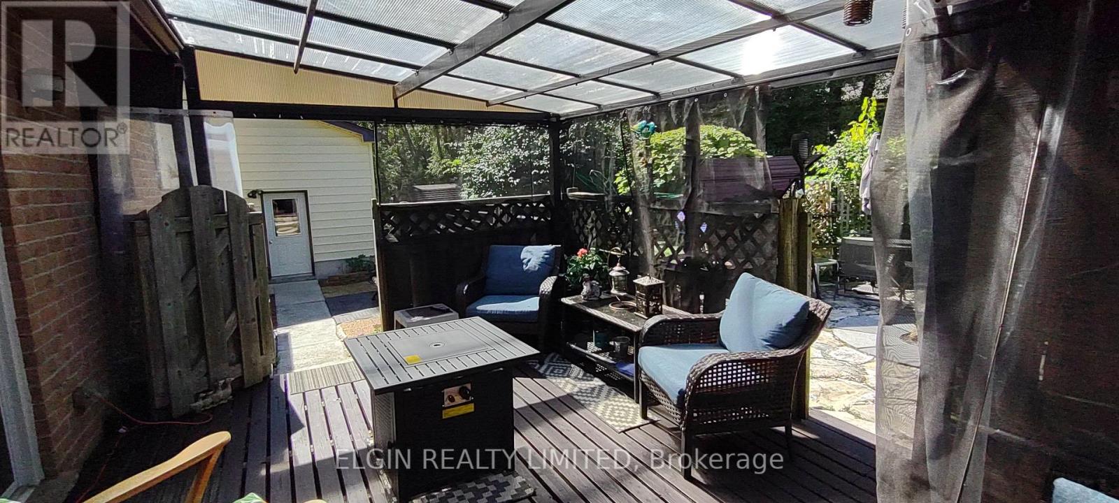 219 BRENTWOOD CRESCENT - 4