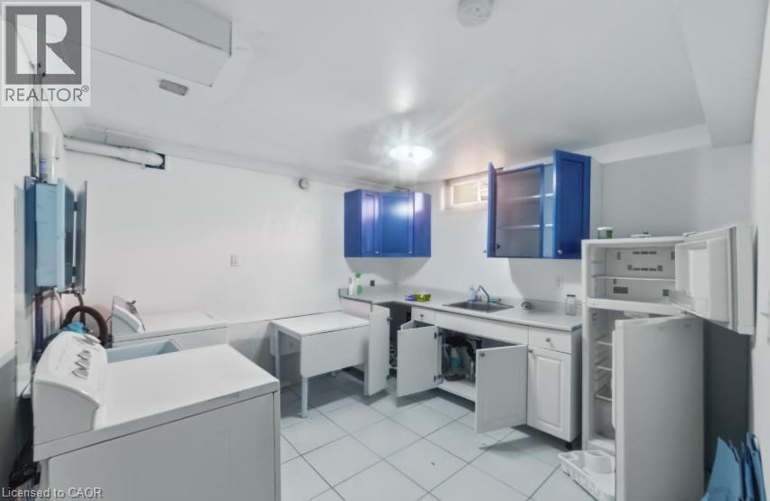 402 MIDWOOD Crescent - 18