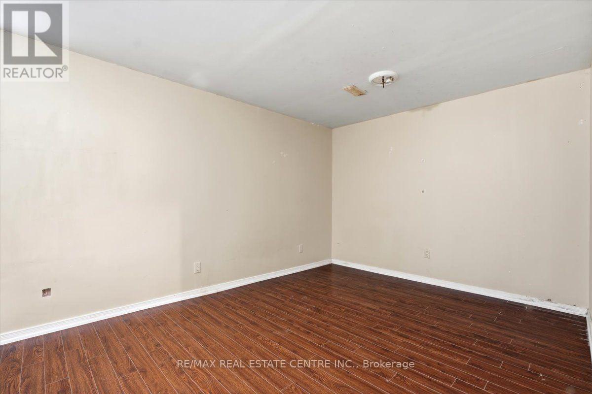 15 ROEHAMPTON CRESCENT - 22