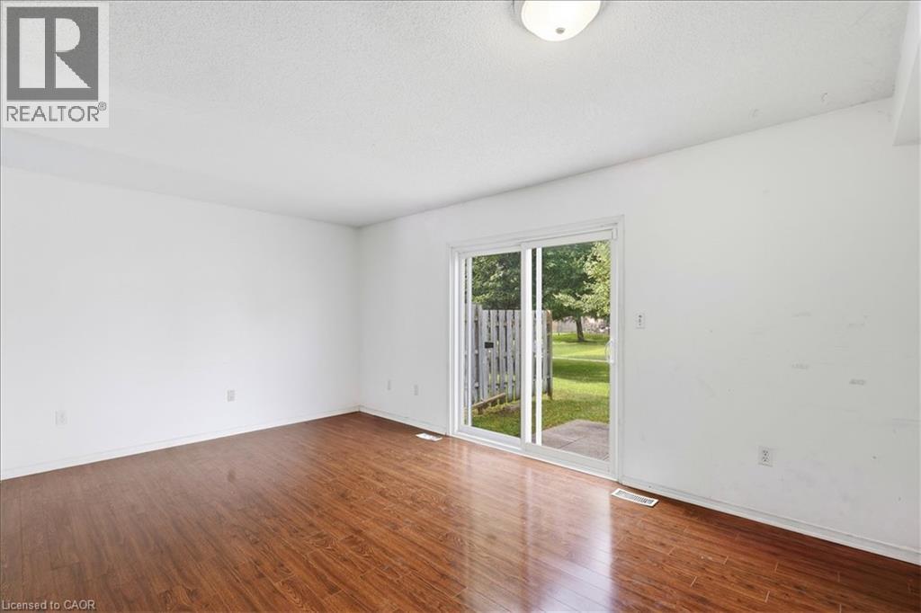 15 W ROEHAMPTON Crescent - 11