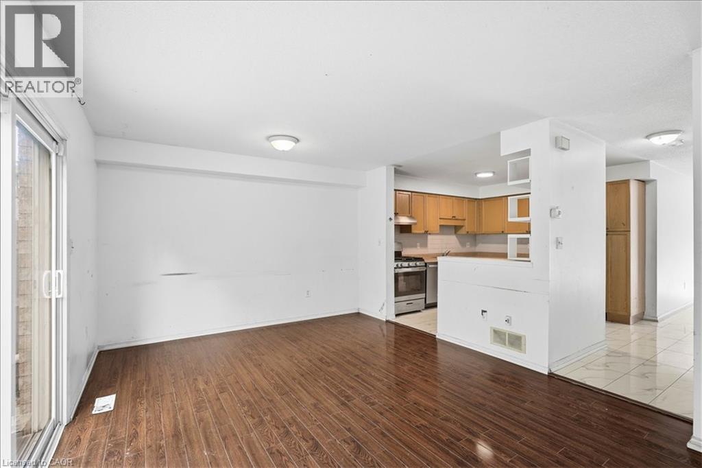 15 W ROEHAMPTON Crescent - 12