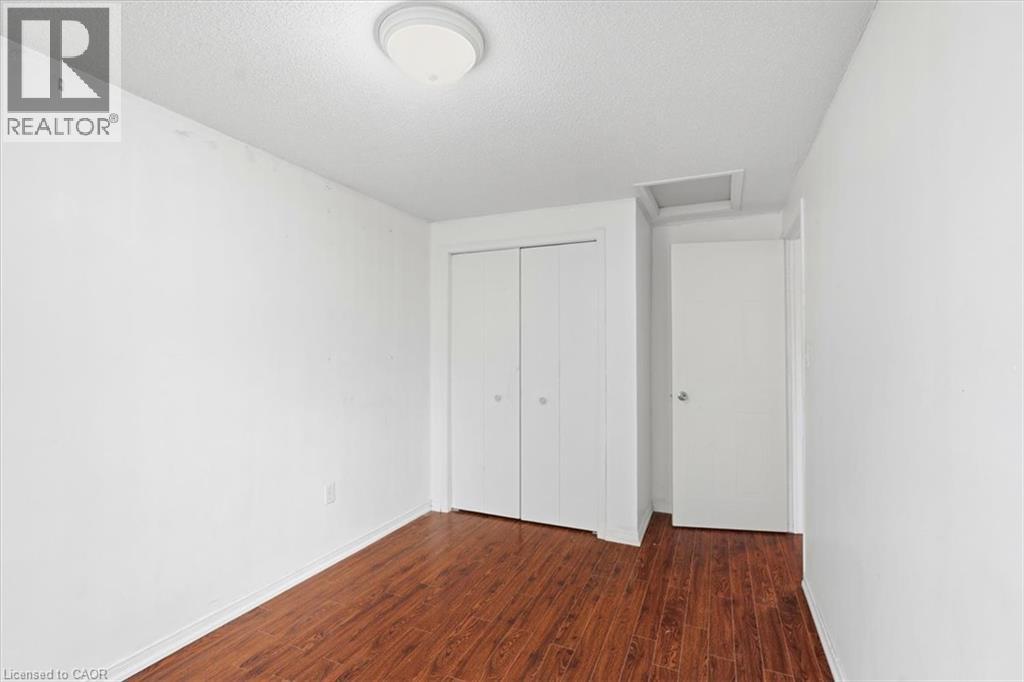 15 W ROEHAMPTON Crescent - 16