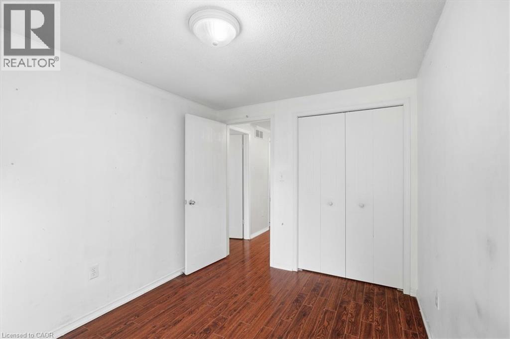 15 W ROEHAMPTON Crescent - 17