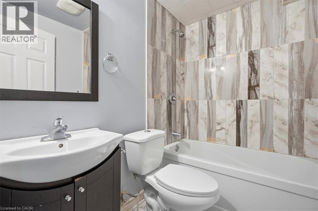 15 W ROEHAMPTON Crescent - 23