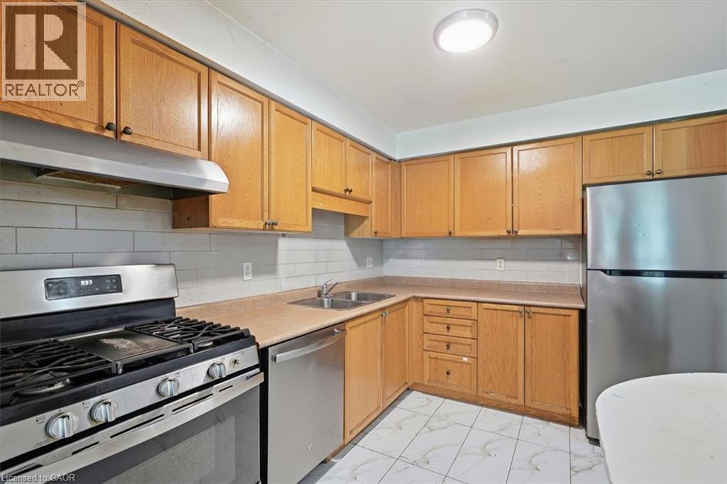 15 W ROEHAMPTON Crescent - 9