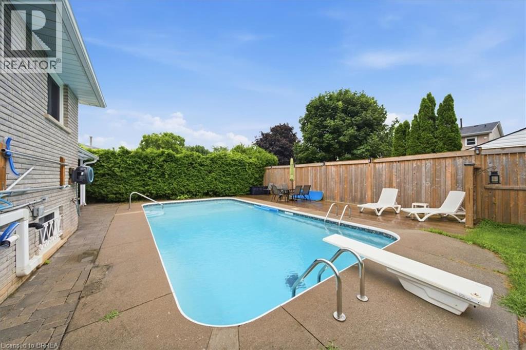 76 ENFIELD Crescent - 33