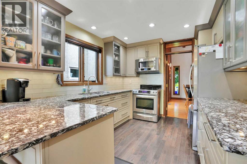 217 11 Avenue NE - 18