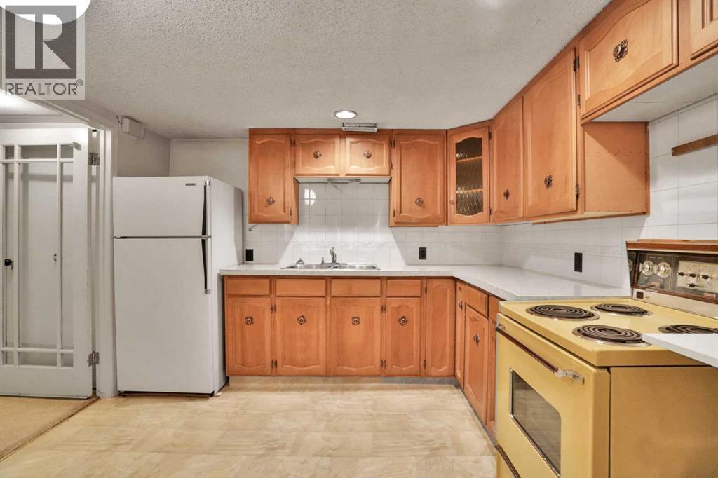 217 11 Avenue NE - 32