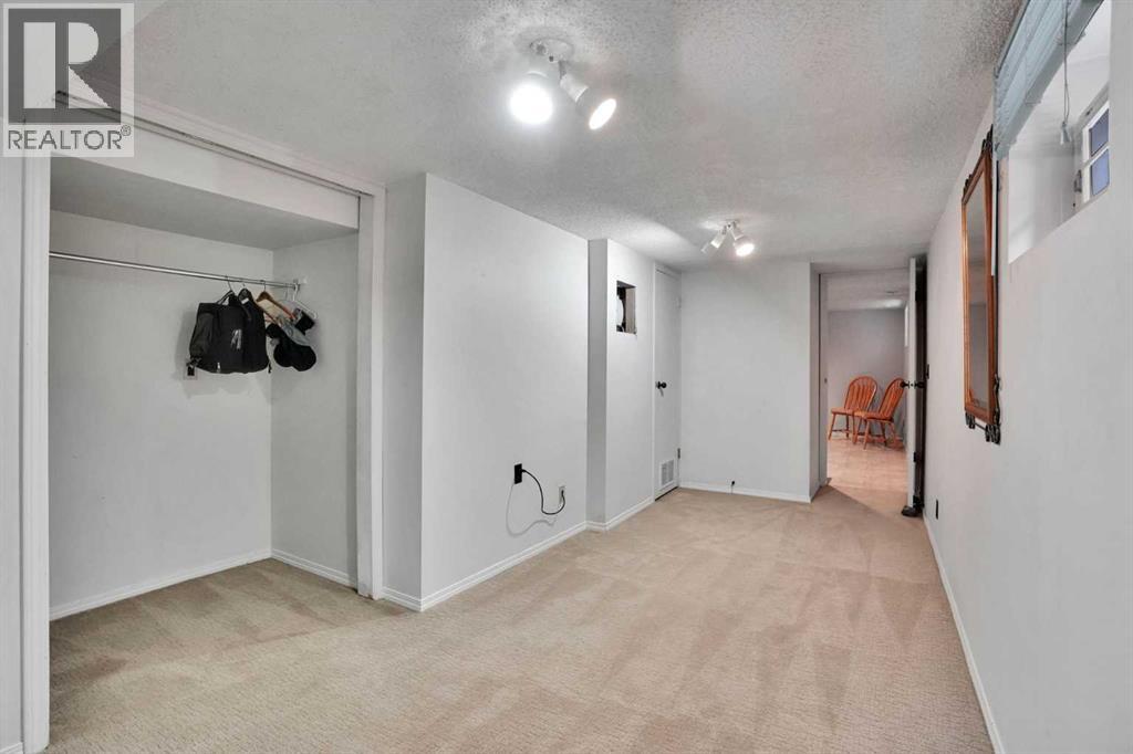217 11 Avenue NE - 35