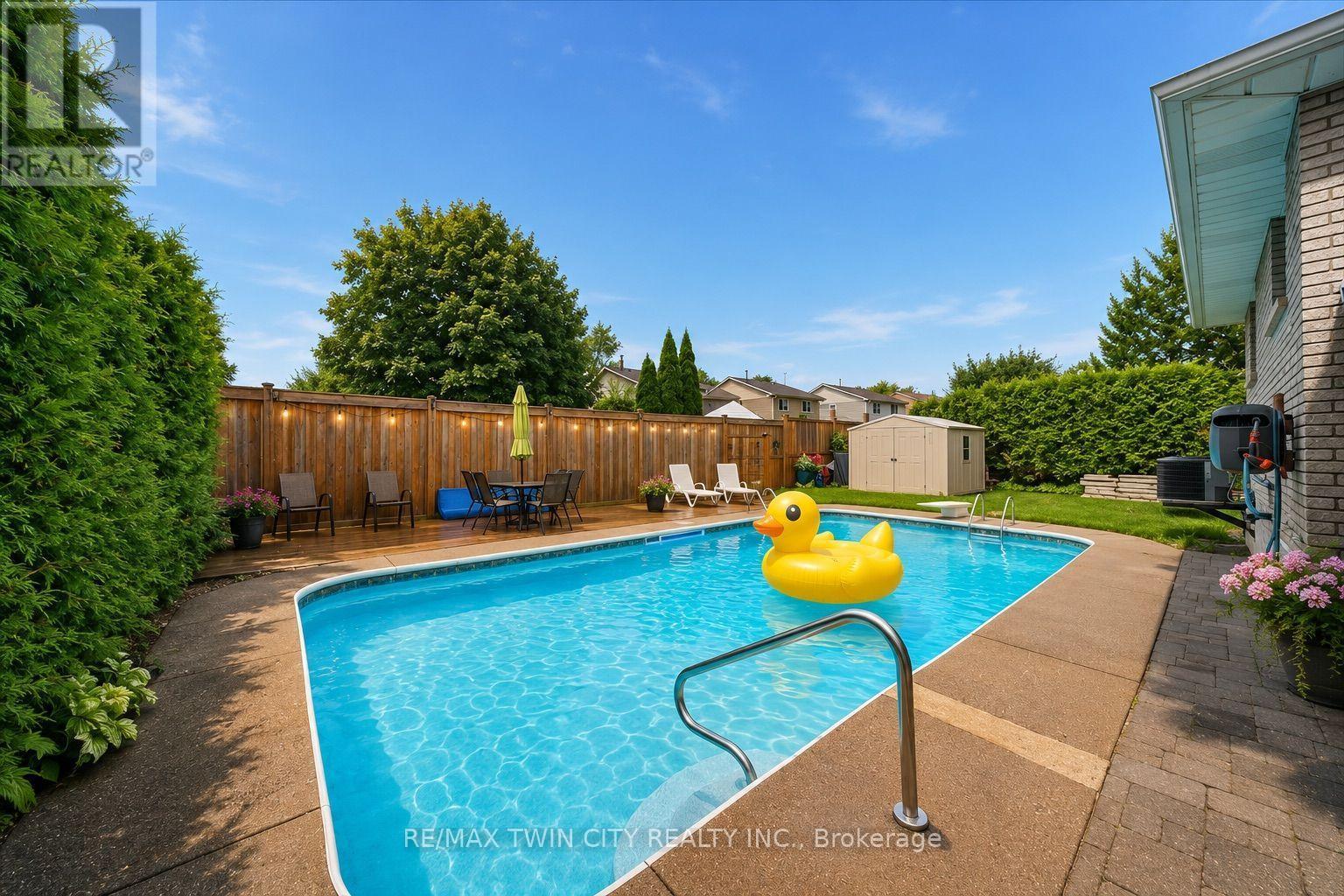 76 ENFIELD CRESCENT - 32