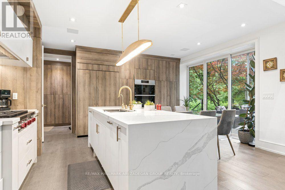 #. 150 SANDRINGHAM DRIVE - 13