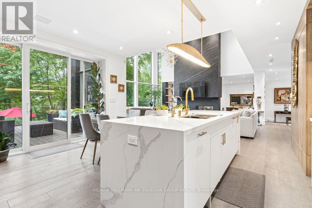 #. 150 SANDRINGHAM DRIVE - 14