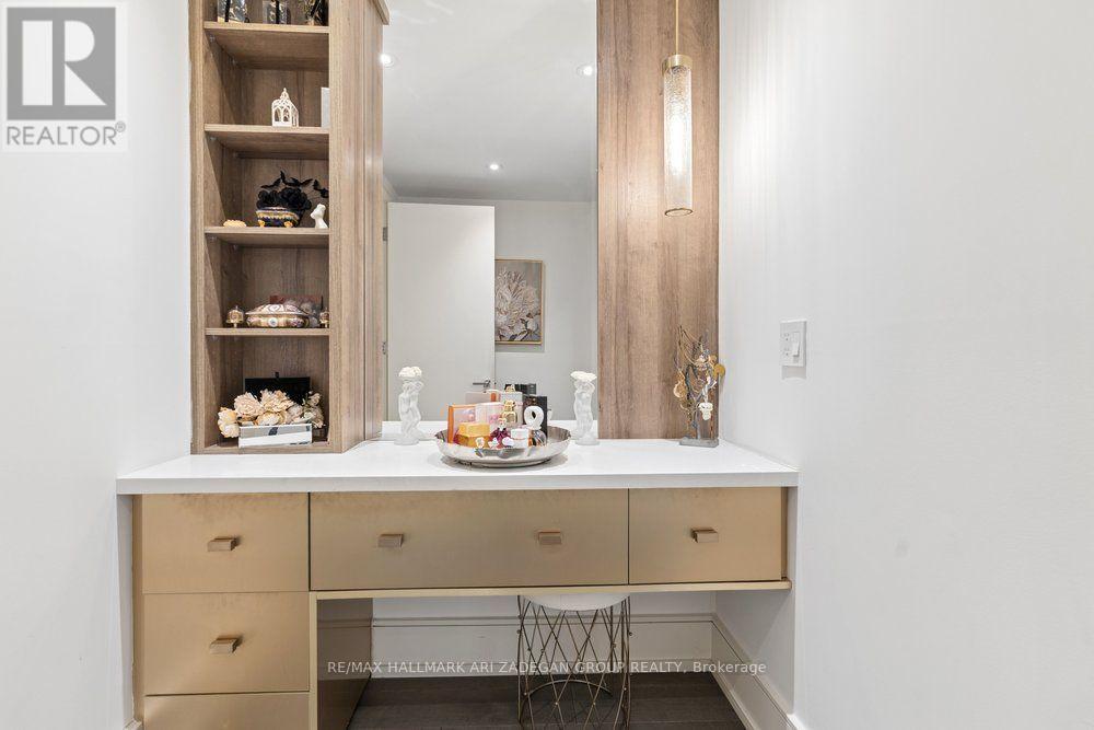 #. 150 SANDRINGHAM DRIVE - 28