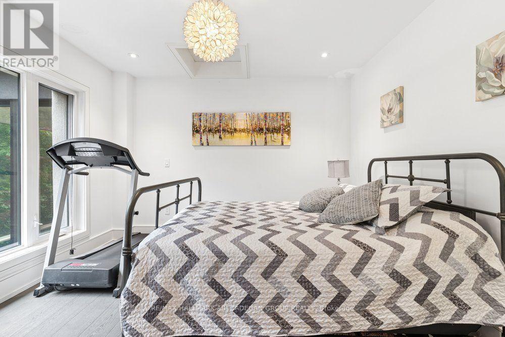 #. 150 SANDRINGHAM DRIVE - 29