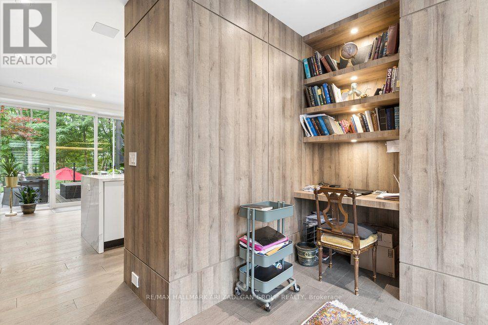 #. 150 SANDRINGHAM DRIVE - 31