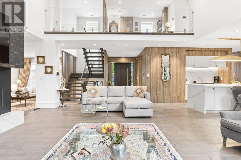 #. 150 SANDRINGHAM DRIVE - 32