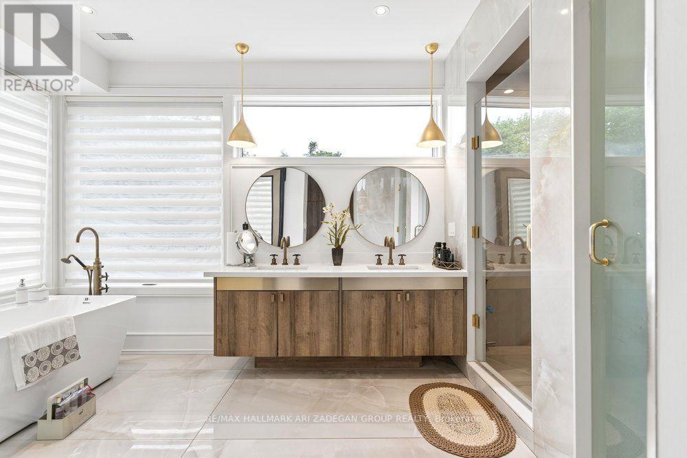 #. 150 SANDRINGHAM DRIVE - 33