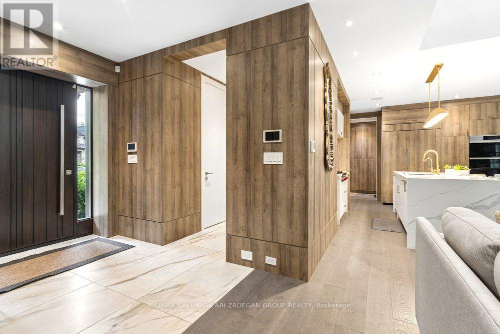 #. 150 SANDRINGHAM DRIVE - 34