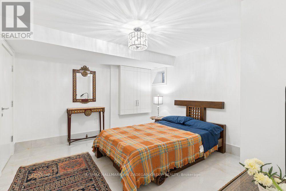 #. 150 SANDRINGHAM DRIVE - 39