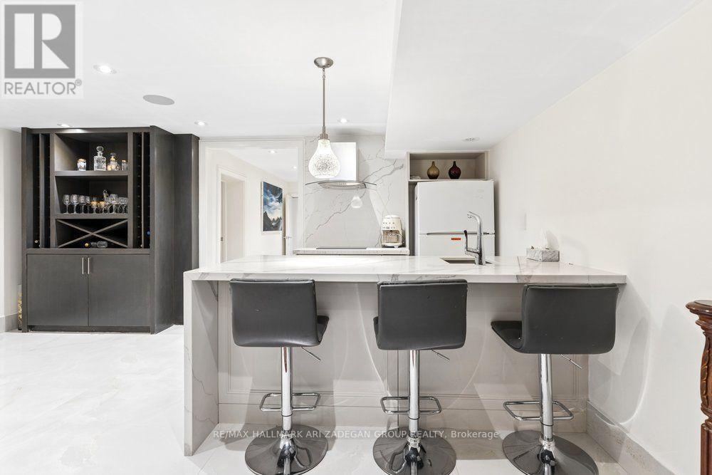 #. 150 SANDRINGHAM DRIVE - 41