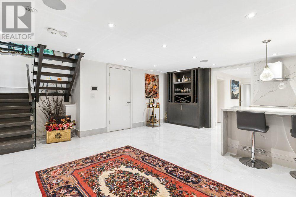 #. 150 SANDRINGHAM DRIVE - 42