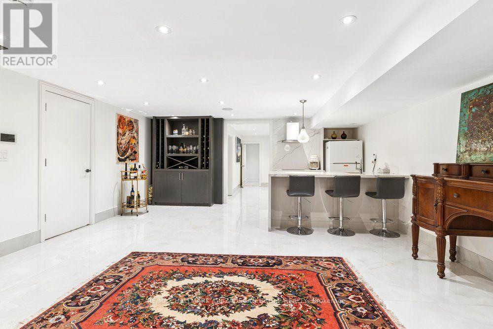 #. 150 SANDRINGHAM DRIVE - 43
