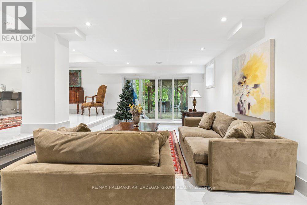 #. 150 SANDRINGHAM DRIVE - 6