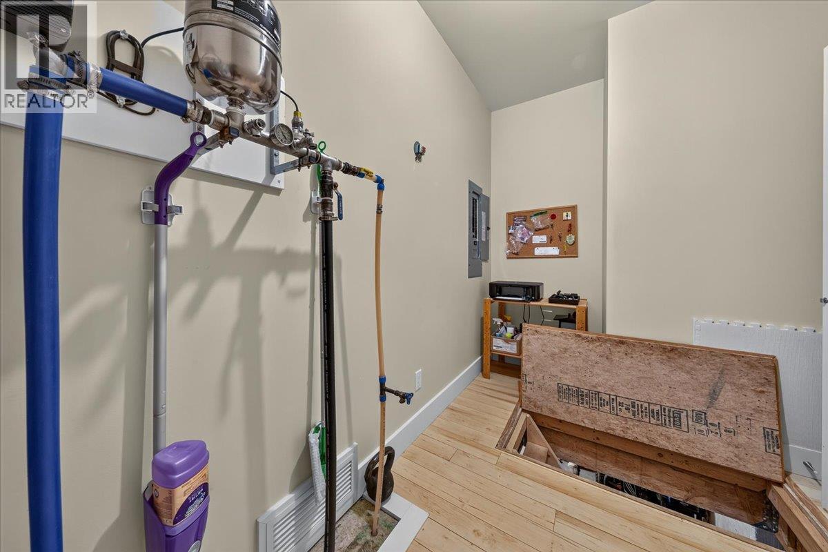 5210 Riverside Drive - 33