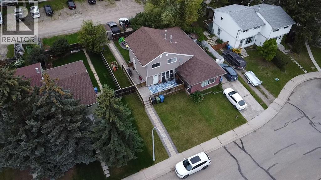 5753 53 Street Close - 33