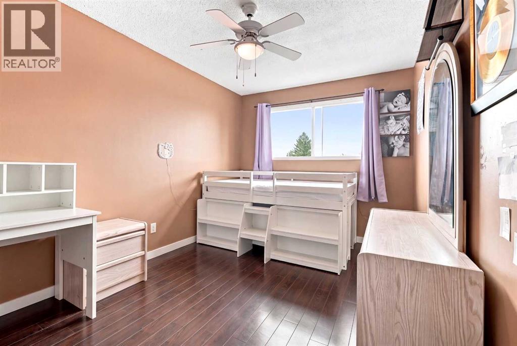 5753 53 Street Close - 21