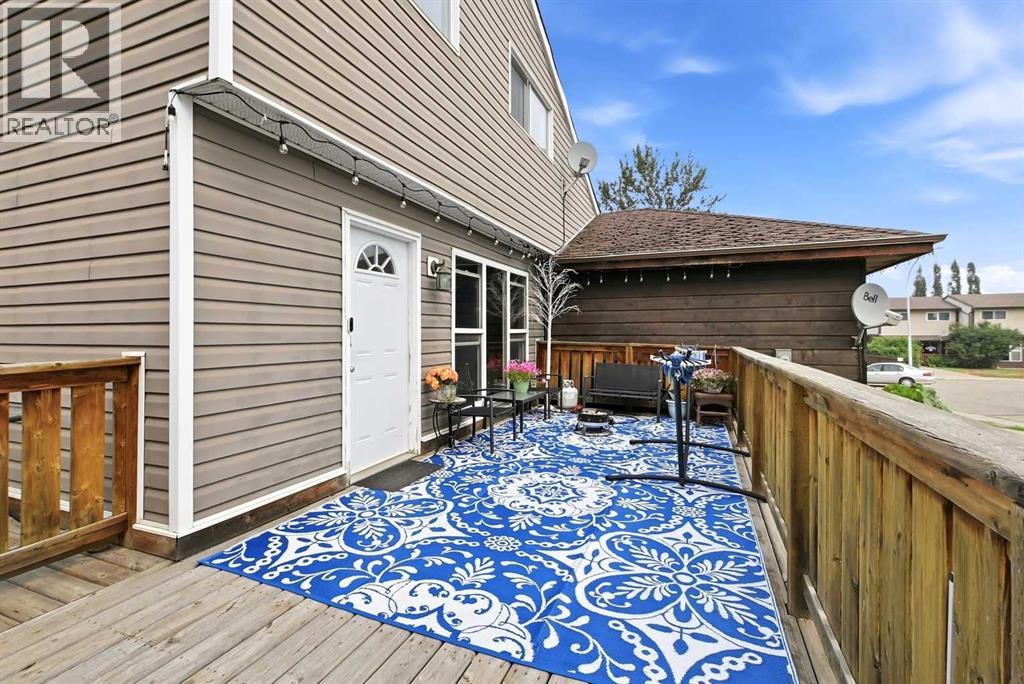 5753 53 Street Close - 31