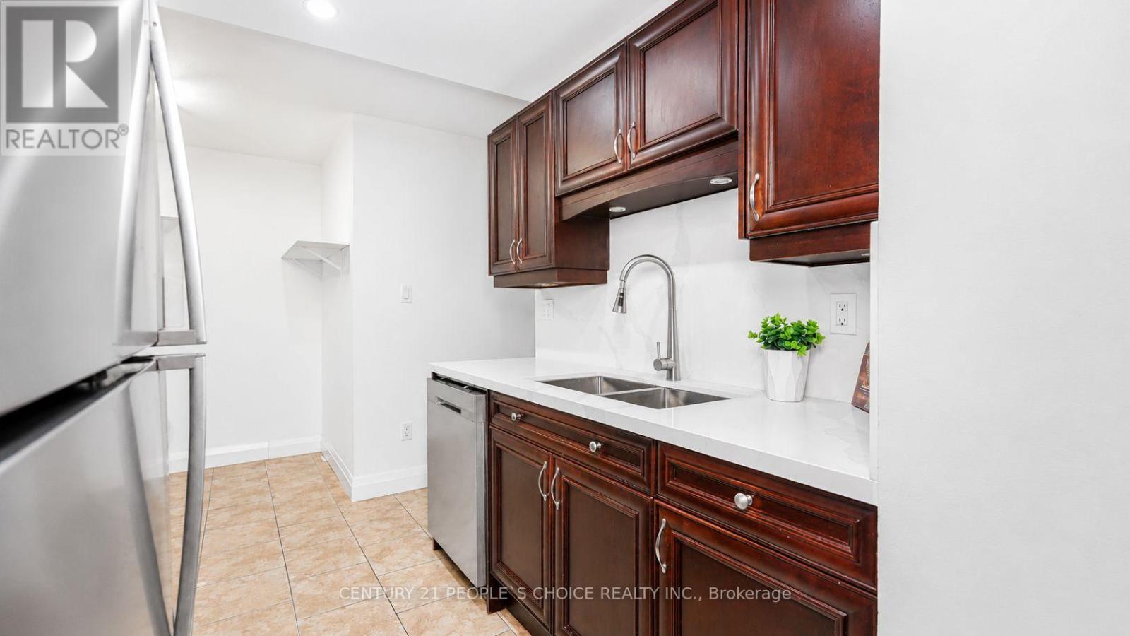 #302 30 MALTA AVENUE - 4